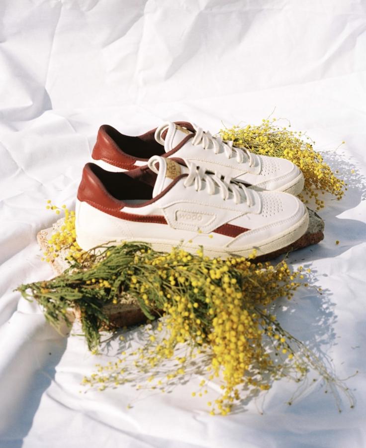 Las zapatillas Wado ahora se llaman Saye, y nos siguen gustando igual. El modelo ’89 Garnet por 125 euros es perfecto para ir cómoda tanto a pilates como a dar una vuelta. Además, son españolas y están hechas con materiales reciclados.