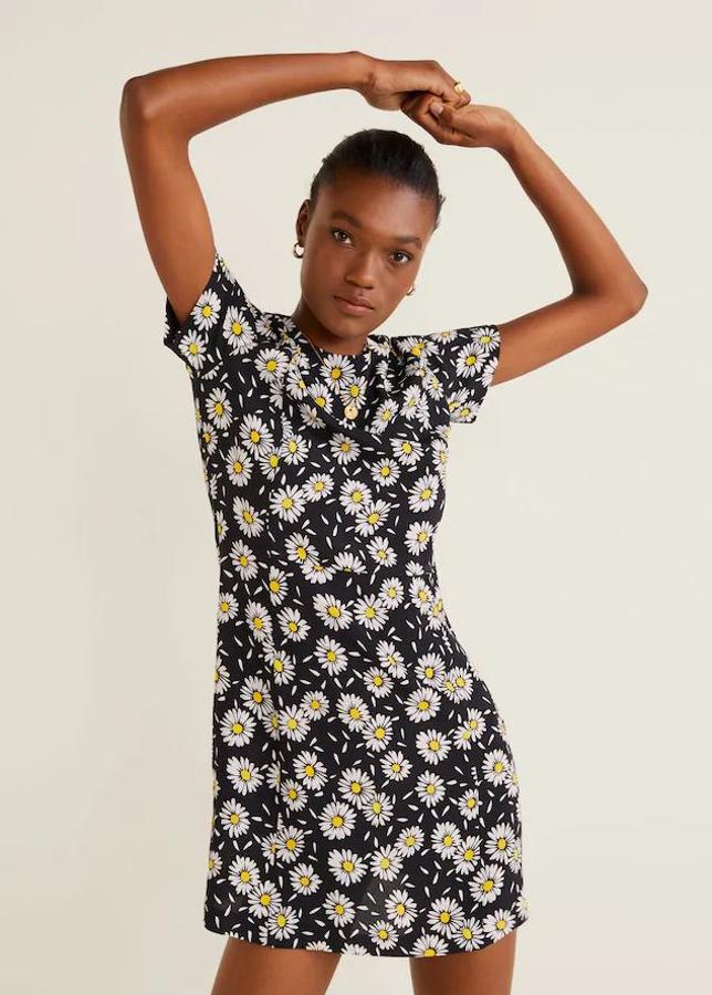 Mini vestido de flores de manga corta y cuello redondo de Mango. Rebajado de 35,99 euros a 19,99 euros.
