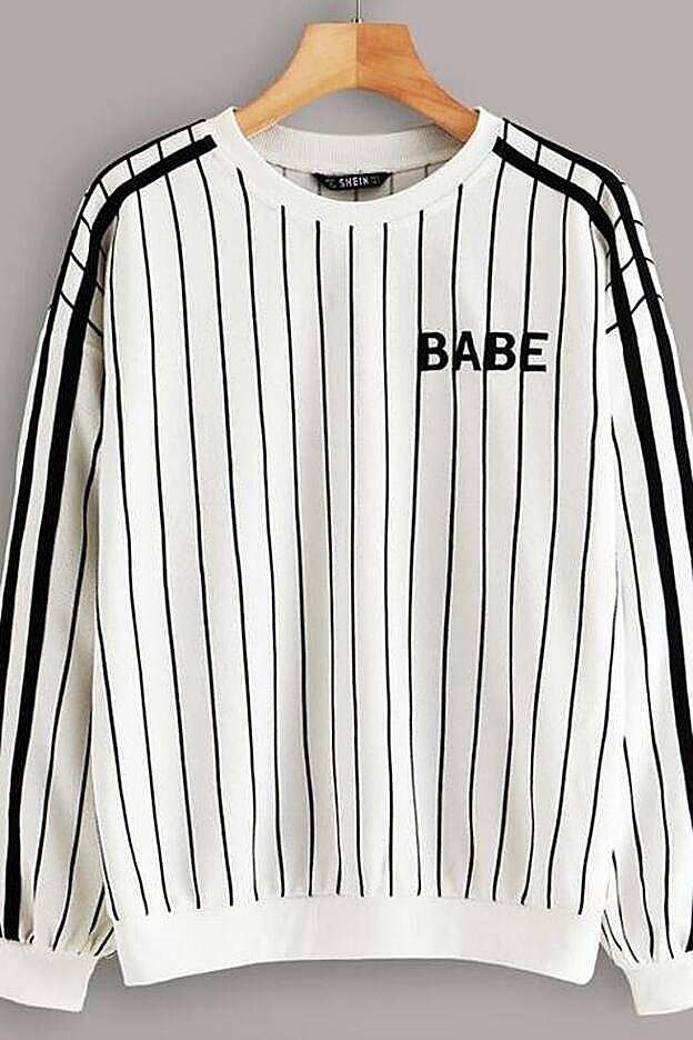 Detalle de la sudadera de rayas de inspiración béisbol de Shein.