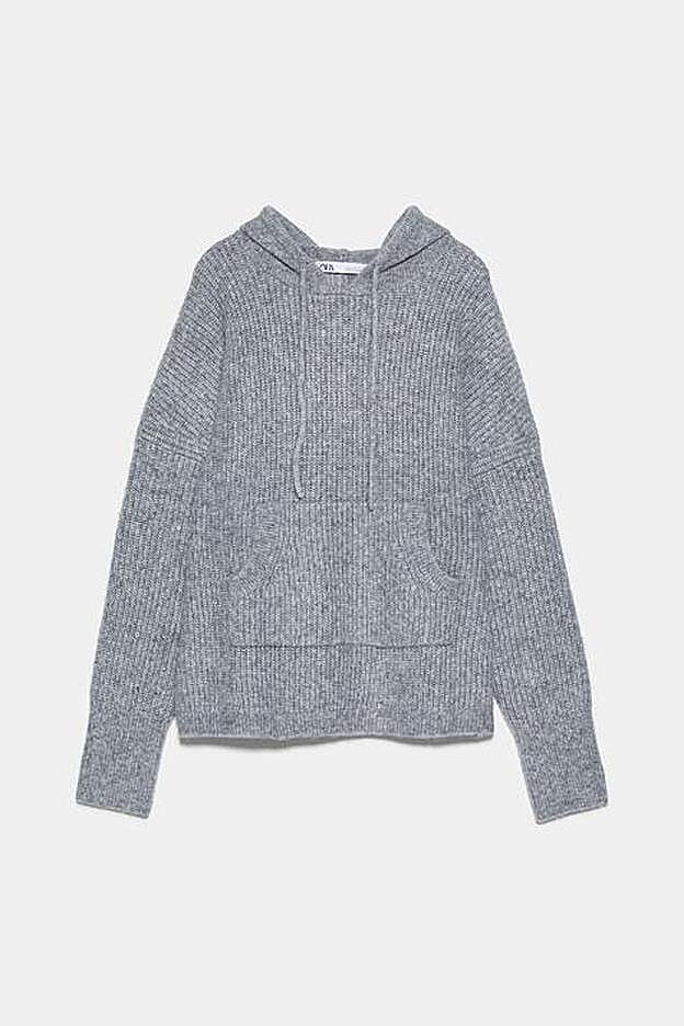 La sudadera, con bolsillo tipo canguro.