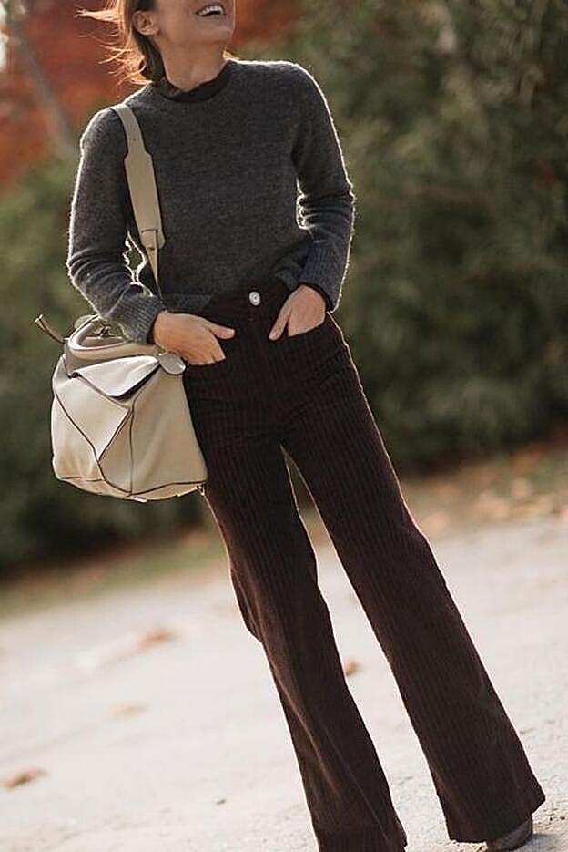 Este es el conjunto invernal que ha llevado estos días Tamara Falcó, con un pantalón de pana como protagonista.