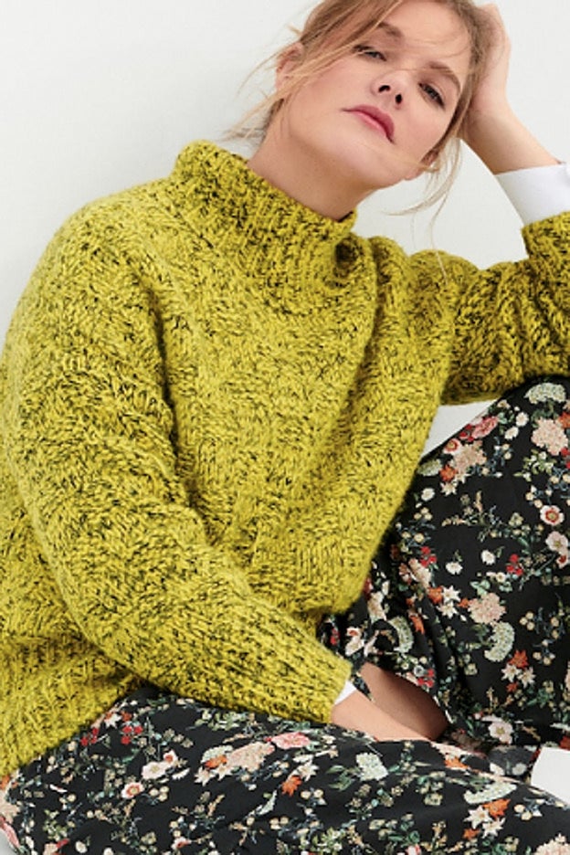 Jersey de punto grueso en tono neón de talla grande de Violeta.