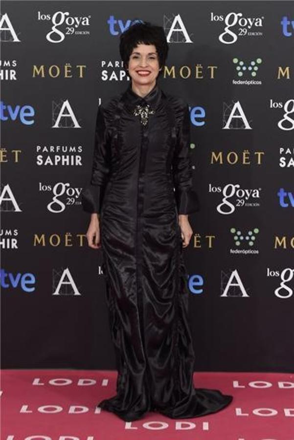 Adriana Ozores se equivocó por completo con este look de inspiración gótico de Devota&Lomba en los Goya de 2015.
