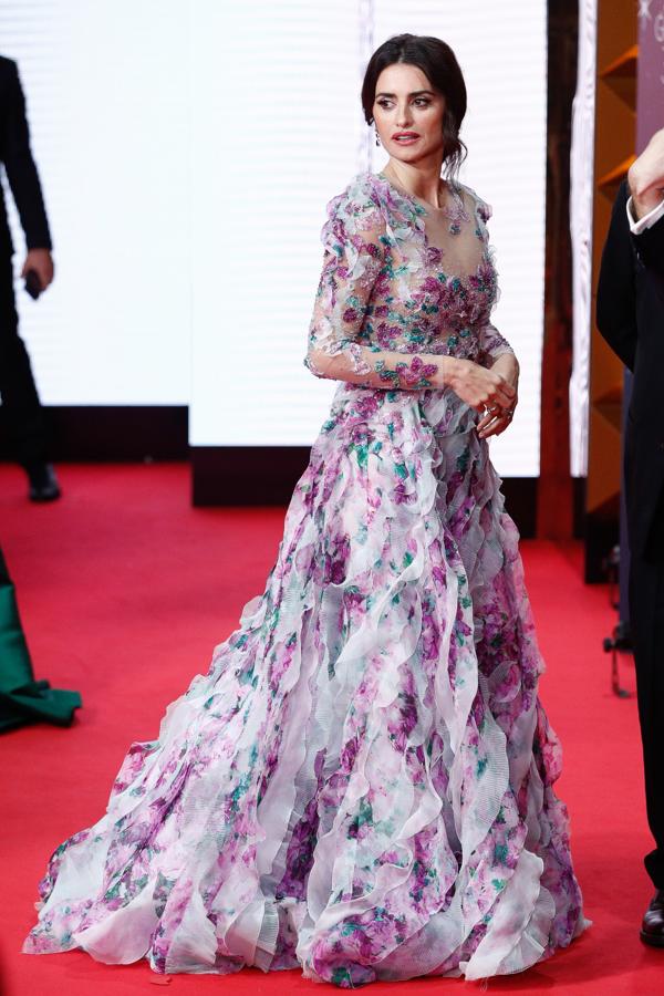 Era la actriz más esperada de los premios Goya 2020, y Penélope Cruz se impuso como una de las mejor vestidas de la noche gracias a un romántico vestido de flores 3D de Ralph & Russo.