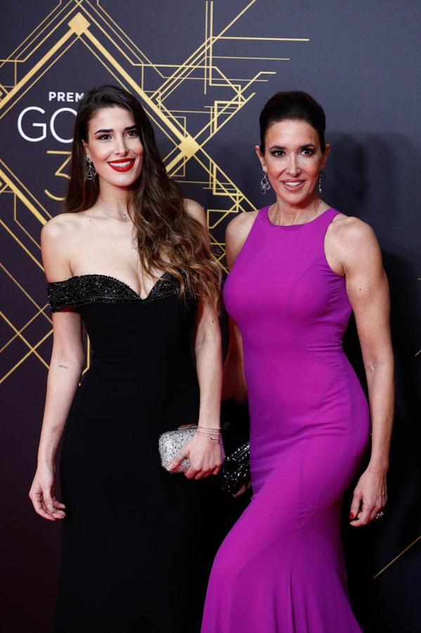 Elsa Anka y su hija Lidia Torrent posan en los Premios Goya 2020.
