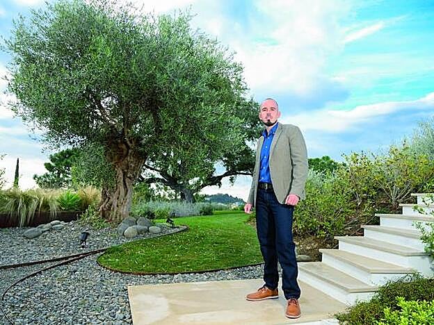 "Hay casas de 10 millones de euros cuyos jardines parecen patios de colegio", asegura Juan Pedro Sacedón.