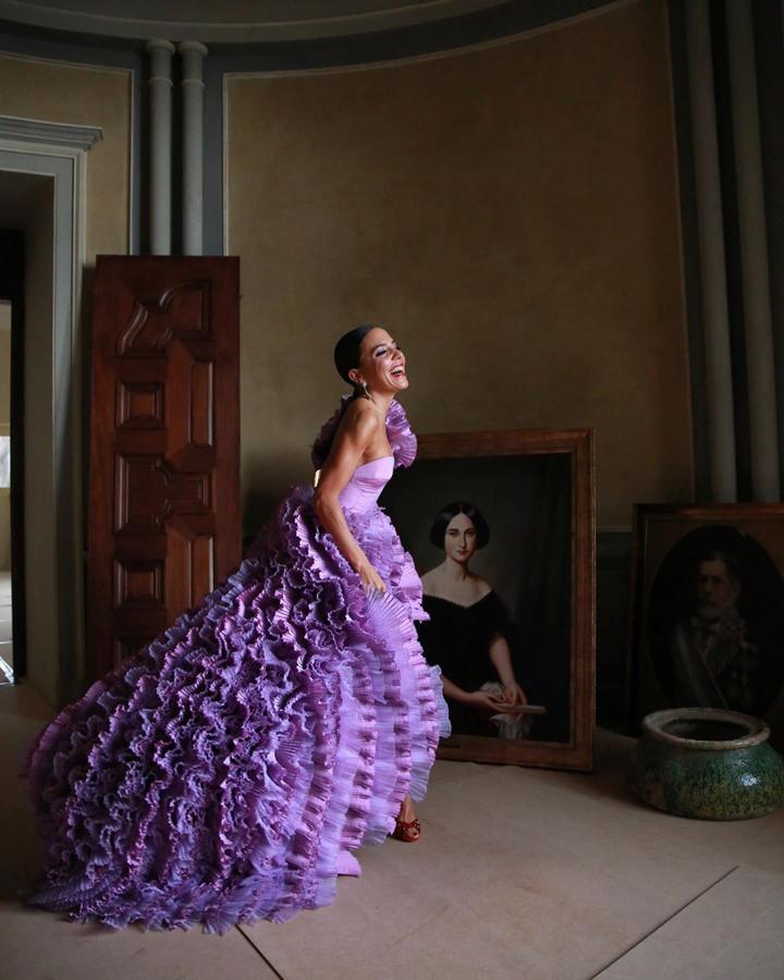 Paula Ordovás con un diseño hecho a medida de Navacués.