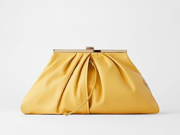 Cartera de piel, de Zara (69,95 euros).