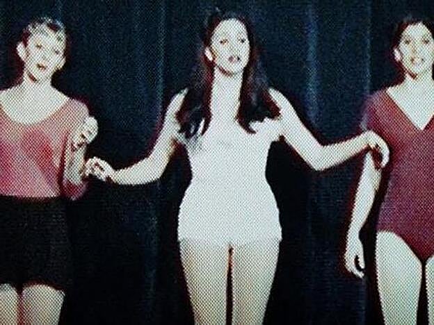 Meghan Markle, en el centro, en una imagen de ese vídeo filtrado por su padre.