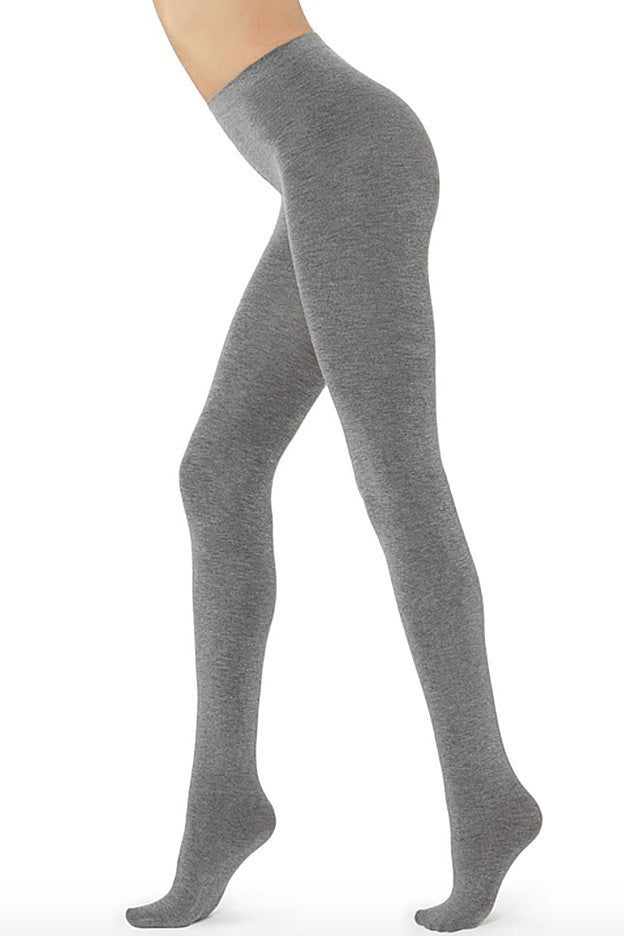 Las medias que lleva Mery Turiel son de un precioso color gris y llevan cachemira.