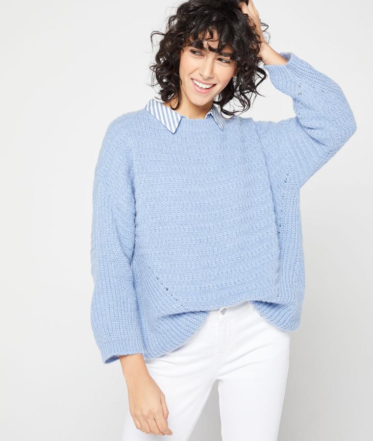 Jersey de punto calado  en azul bebé (59,99 euros).