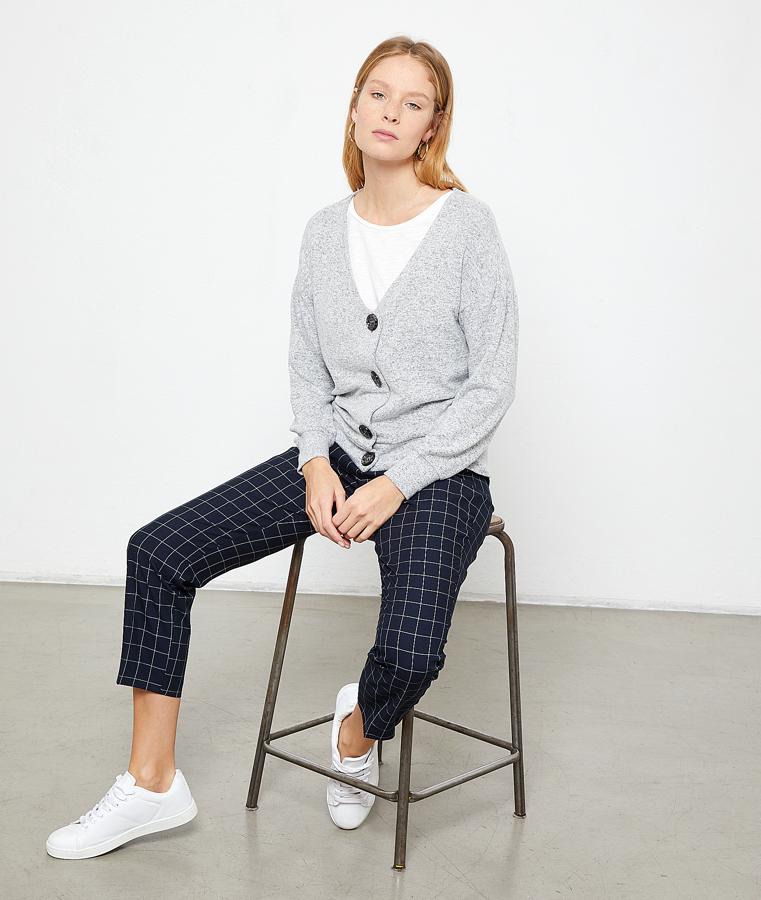 Pantalón de cuadros  de corte tobillero (44,99 euros).