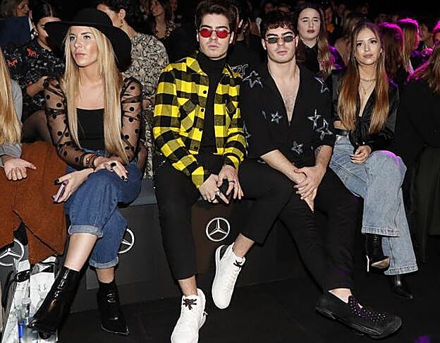 Mar Torres, Los Gemeliers y Ana Mena en el desfile de Custo Barcelona.