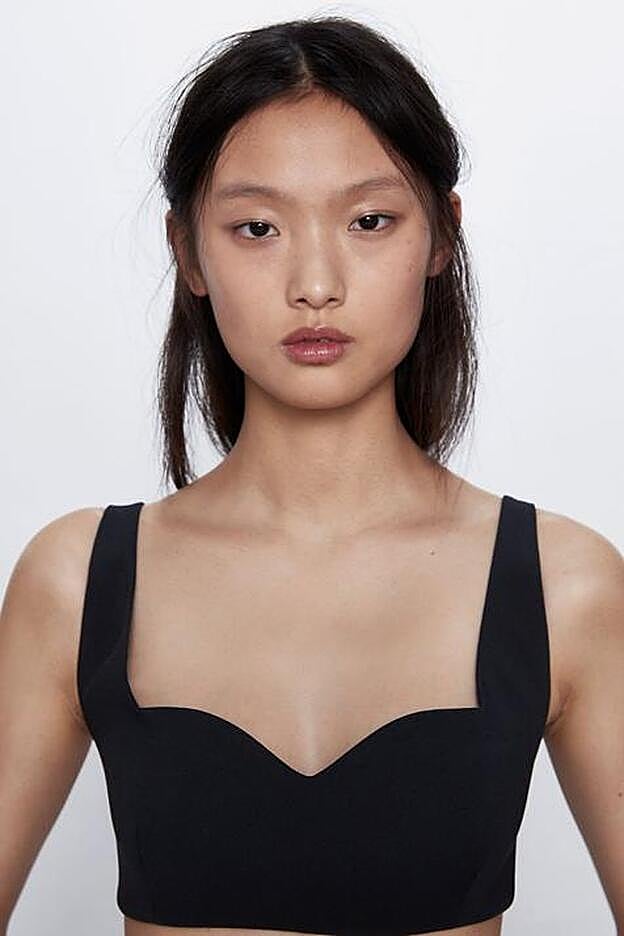 El espctacular top bustier que lleva Mery Turiel es un diseño primaveral de Zara.