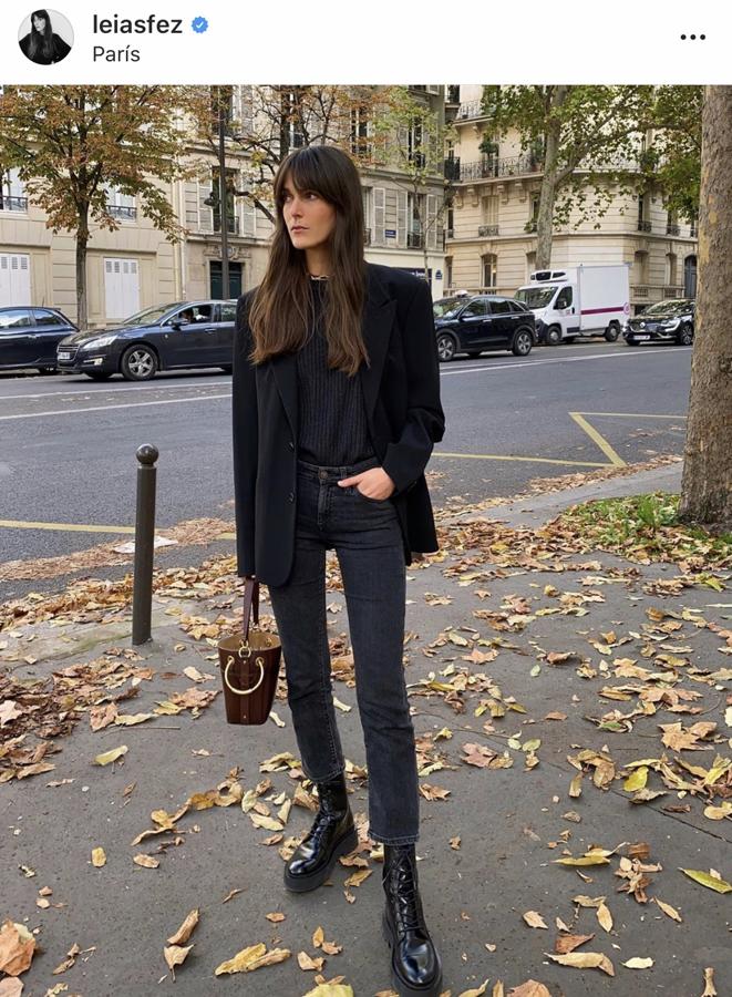 Esta es una de las mejores –y más sencillas- combinaciones para darle la bienvenida a la tendencia. Negro sobrio, pero con un toque rebelde. Acierto seguro.