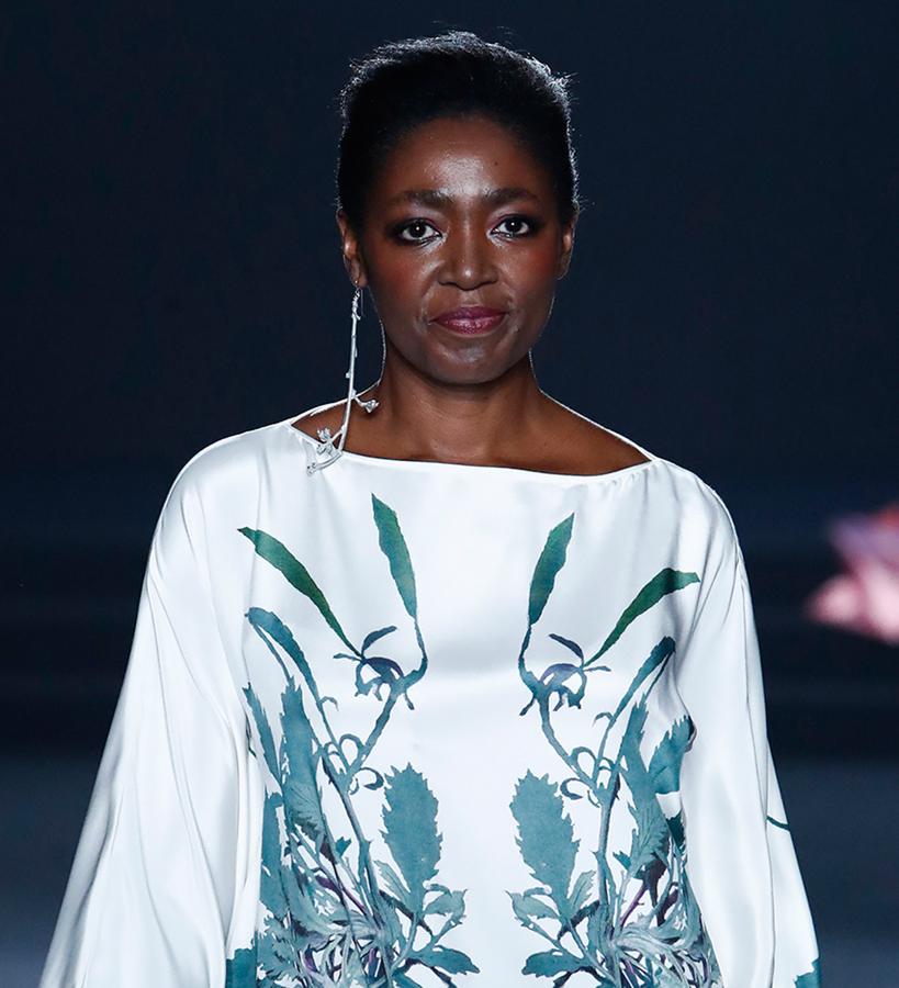 El perfilador oscuro es infalibre para aportar profundidad a la mirada, pero mientras las mujeres de piel más oscura pueden seguir usando el color negro después de los 50, las de tez clara es mejor que se pasen al berenjena o al gris.