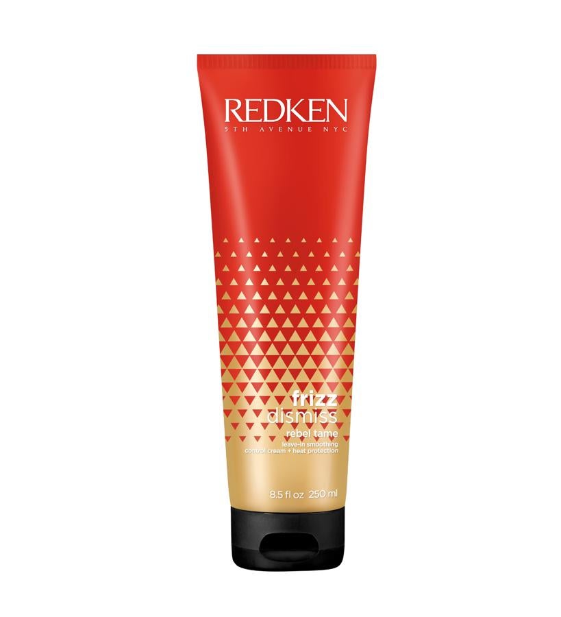 Crema sin aclarado que desenreda, suaviza y protege el cabello de las herramientas de calor hasta los 230ºC. Nutre el cabello grueso y rebelde para mejorar su manejabilidad.  Frizz Dismiss Leave-in Smoothing de Redken  (29,40 €).