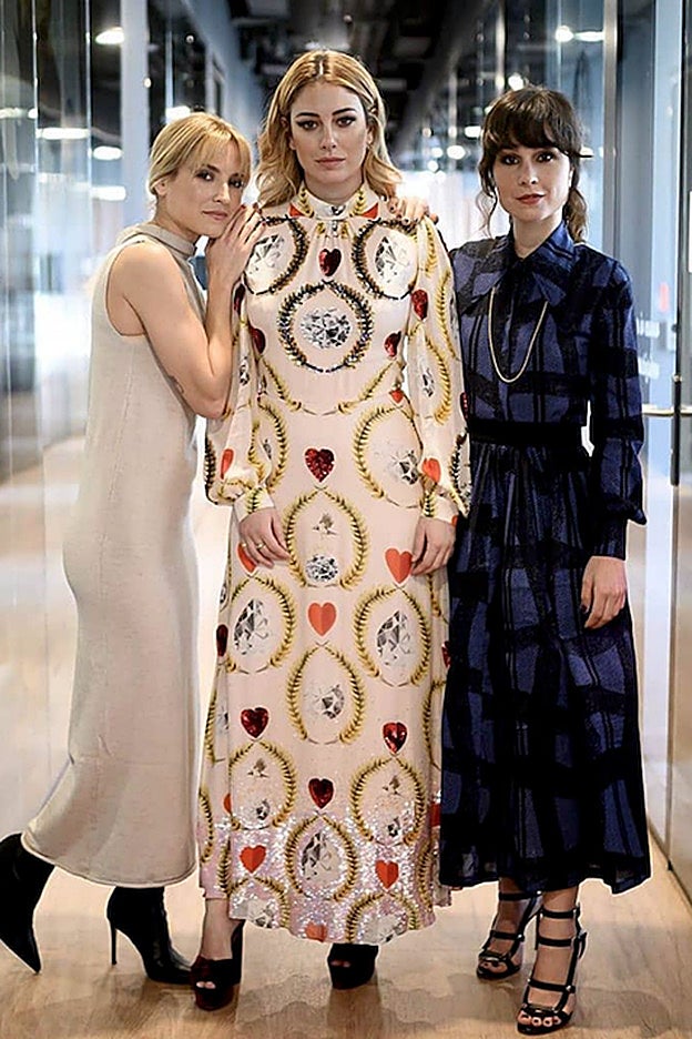 Blanca Suárez posa con el vestido cósmico de Temperley London.