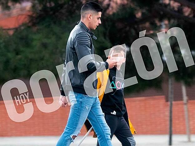 Christopher junto al hijo de Fani.