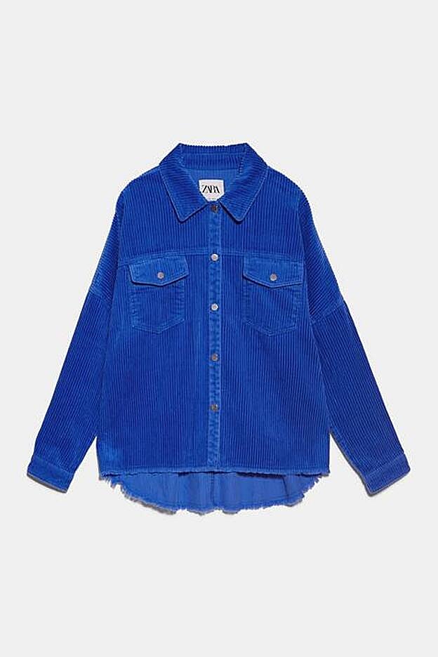 La sobrecamisa de pana más enérgica de la nueva colección de Zara: azul intenso.