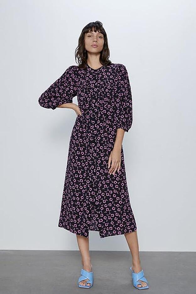 Fantástico vestido midi en dos tonos de morado de Zara.