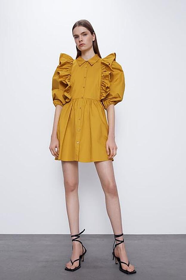 Los volantes son la decoración favorita de la temporada, como vemos en este vestido de Zara.