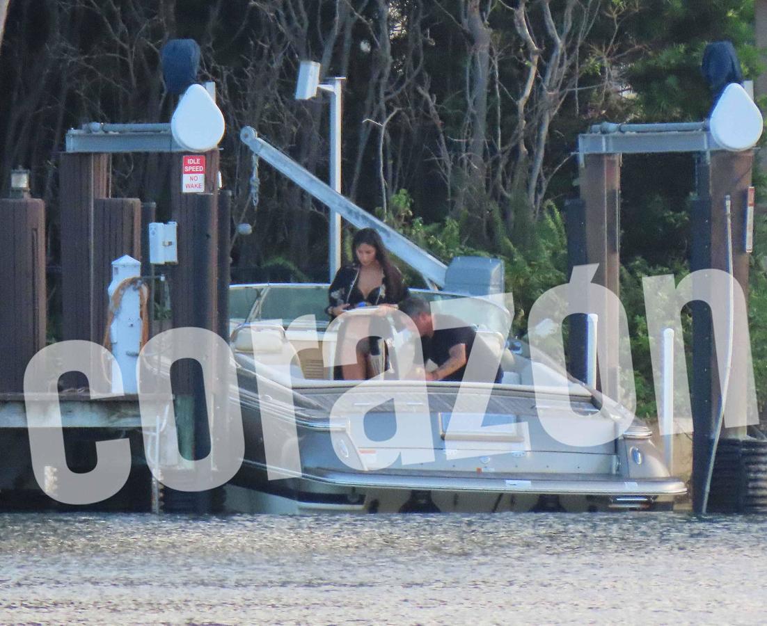 Fue la revista 'Hoy Corazón' la que sacó a la luz el romance de Alejandro Sanz y Rachel Valdés pocas semanas después de conocerse, también por la misma publicación, que el cantante se estaba separando de Raquel Perera.