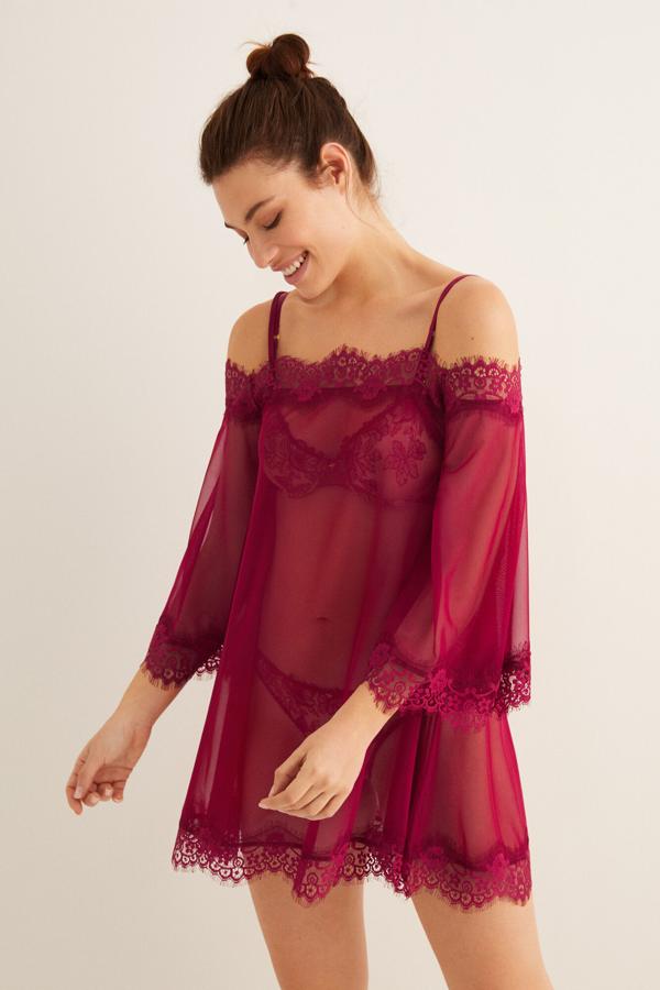 Si lo que quieres es añadirle un poco de pasión al día más romántico del año, te puedes autoregalar una pieza como esta para sorprender a tu pareja. Es sexy pero no pierde el punto de elegancia que todas queremos tener. Es un camisón de Women'Secret.