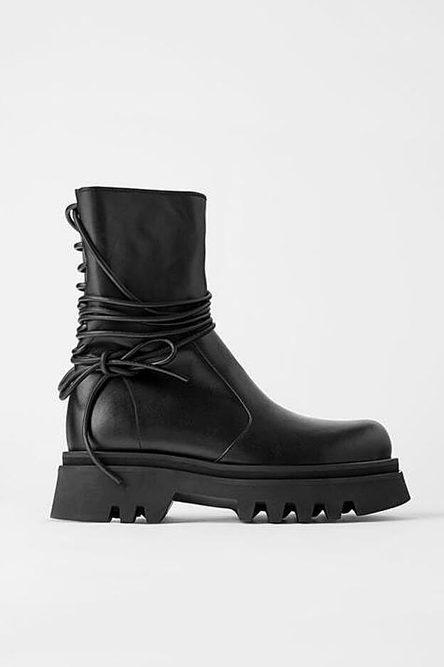 El diseño de botas track que lleva Laura Matamoros son de Zara (99,95 euros).