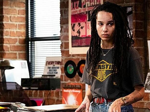 Zoë Kravitz en una escena de Alta fidelidad.