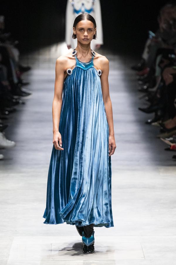 Desfile de Christopher Kane.