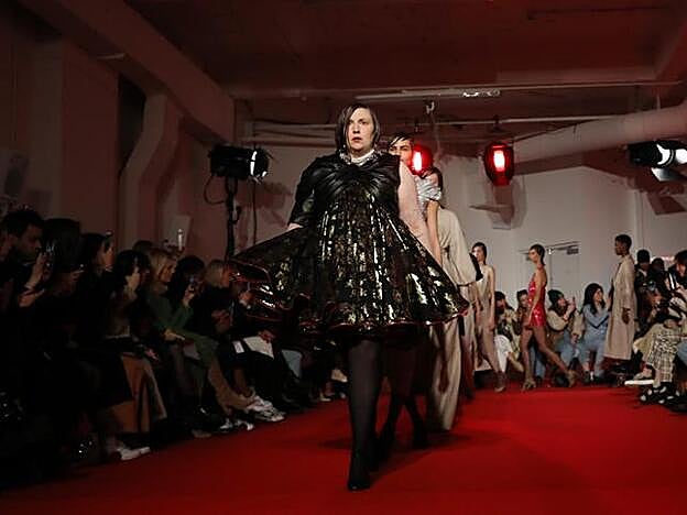Lena Dunham desfila en la Semana de la Moda de Londres
