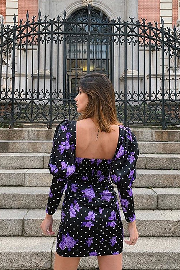 El espectaclar escote a la espalda del vestido de flores y lunares de Mery Turiel.