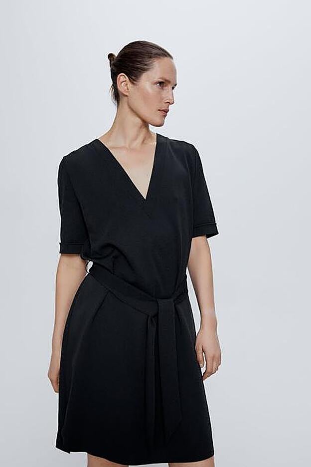 En negro, más sobrio y nocturno