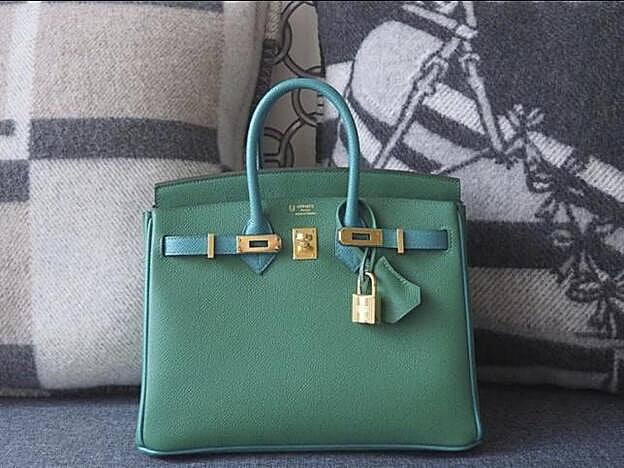 El icónico bolso Birkin de Hermès, una de las inversiones de moda más seguras del mercado.