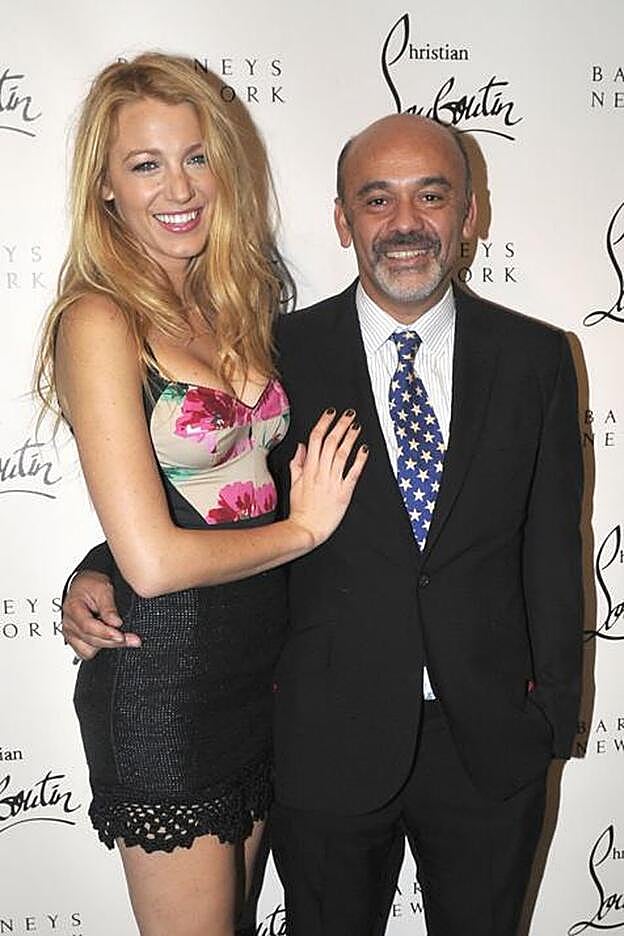 Christian Louboutin junto a su amiga Blake Lively.