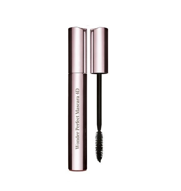 La nueva  Wonder Perfect Mascara 4D de Clarins  ya se ha convertido en todo un best seller beauty gracias a sus propiedades: aporta volumen, longitud, curvatura perfecta y definición. Además de fortalecerlas gracias a su acción tratante. (31,55 euros en Sephora).