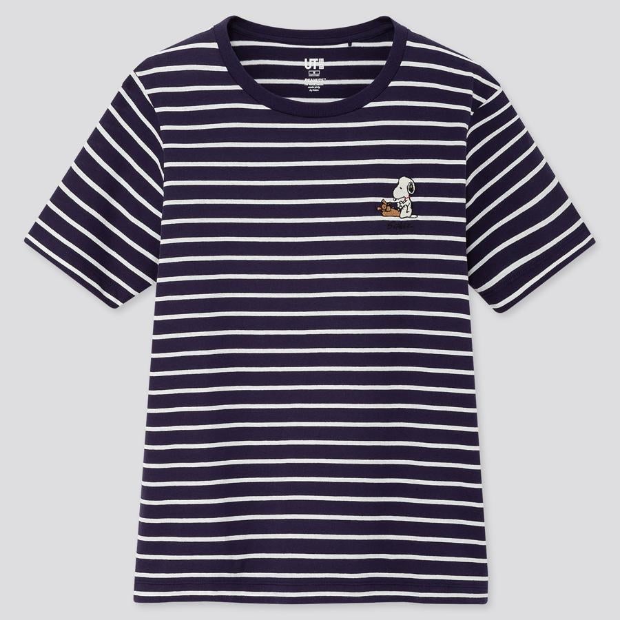 En azul marino con rayas blancas, esta camiseta tiene un inspirado Snoopy bordado en el pecho, frente a una máquina de escribir. Cuesta 14,90 euros y se ha agotado en la talla XXL.