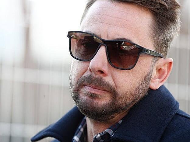 Alexis se siente dolido con su madre.