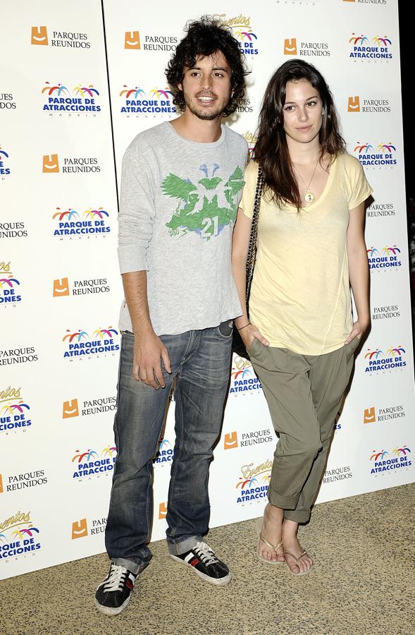 Corría el año 2008 cuando Blanca inició un romance con su compañero de profesión Javier Pereira. Ella empezaba a ser conocida por su papel en 'El internado', y a él le habíamos visto en series de éxito como 'Al salir de clase', 'Hospital Central o Cuestión de sexo'. Juntos formaban una pareja de guapos que se dejaban ver cariñosos por la calle y cómplices en algún que otro photocall. Pero lo suyo terminó a finales de 2010 apenas sin hacer ruido.