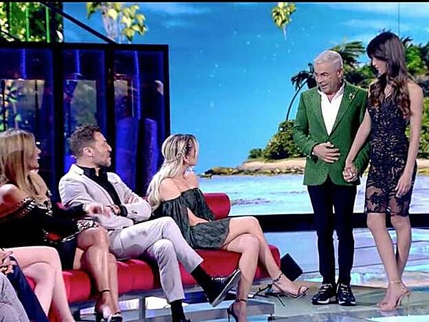 Jorge Javier Vázquez instó a Sofía Suescun a acercarse a Gloria Camila ortega.