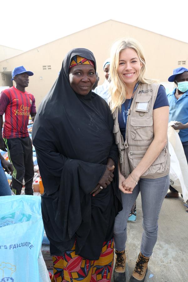 Desde hace años, la intérprete colabora con numerosas causas benéficas. En varias ocasiones, ha acompañado a importantes organizaciones humanitarias para prestar su imagen y su ayuda a los más desfavorecidos. Así, la vimos en 2018 en Nigeria, de la mano de  'International Medical Corps' . También apoya a la organización 'Breast Cancer Haven'.