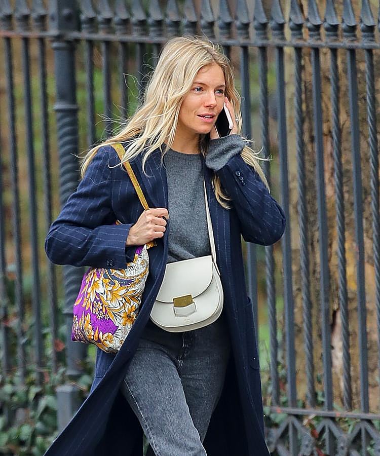 En 2010, Sienna interpuso una demanda contra el tabloide sensacionalista británico 'News of the World', acusándolo de invadir su intimidad por unas escuchas ilegales en su teléfono. La causa fue todo un escándalo, ya que incluso se trató de demostrar que la policía y las altas esferas políticas estaban al tanto. En 2011, el medio, que había estado publicando información personal de la actriz durante tiempo, llegó a un acuerdo con esta y la indemnizó con 115.000 euros.