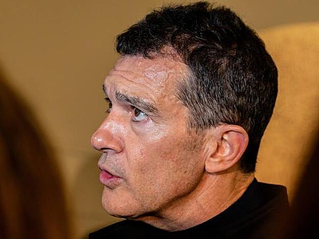 Antonio Banderas emite un comunicado para aclarar que no tiene problemas económicos, ni tampoco de salud.