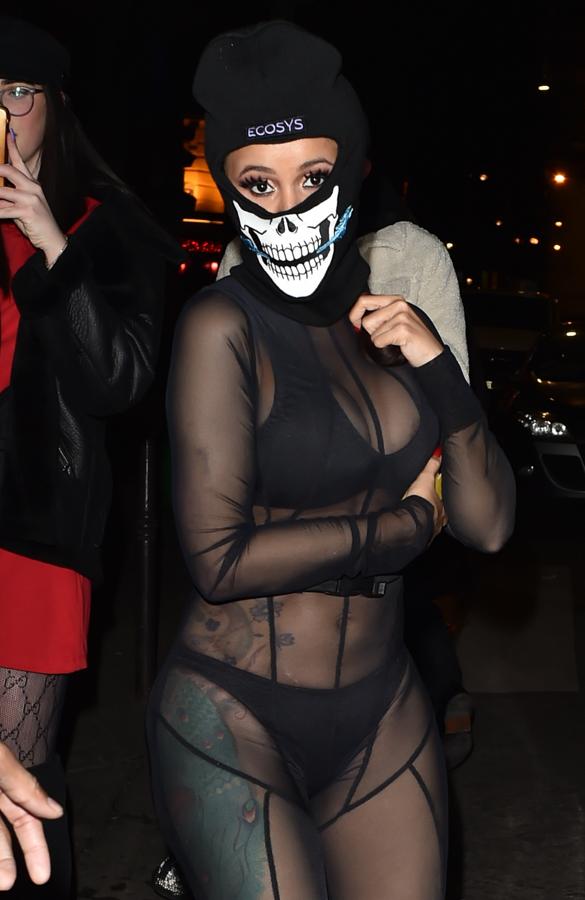 Cardi B luce un diseño imposible de Off-Set.