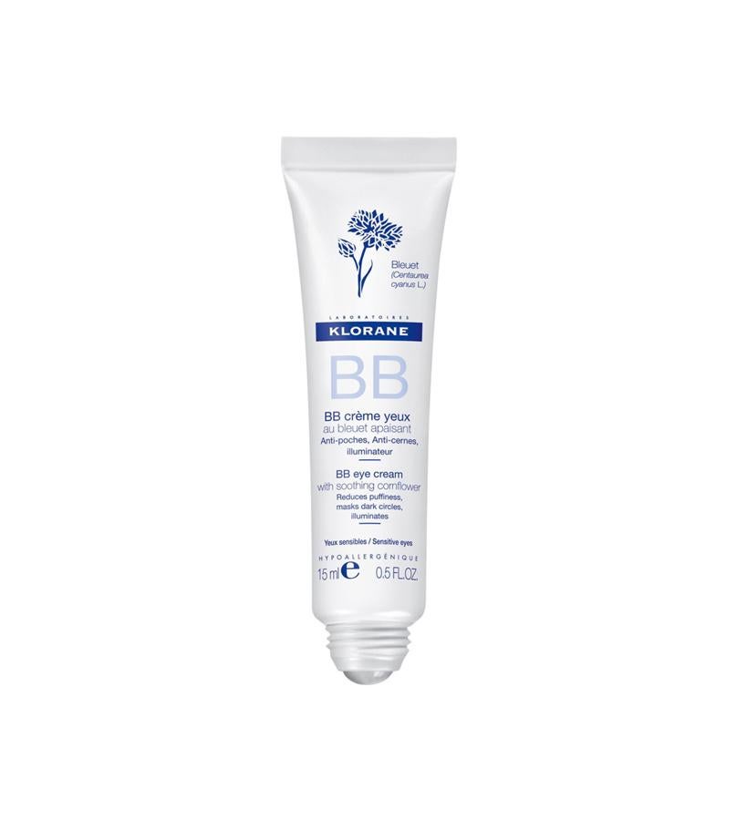 Te ofrece una textura de gel-crema rica en glicerina y ácido hialurónico y pigmentos de origen mineral que iluminan, atenuando las ojeras y otras imperfecciones del contorno de los ojos. El frescor que proporciona su roll on descongestiona y la cafeína, atenúa las bolsas. BB Cream Ojos al aciano calmante de Klorane (15,80 €).