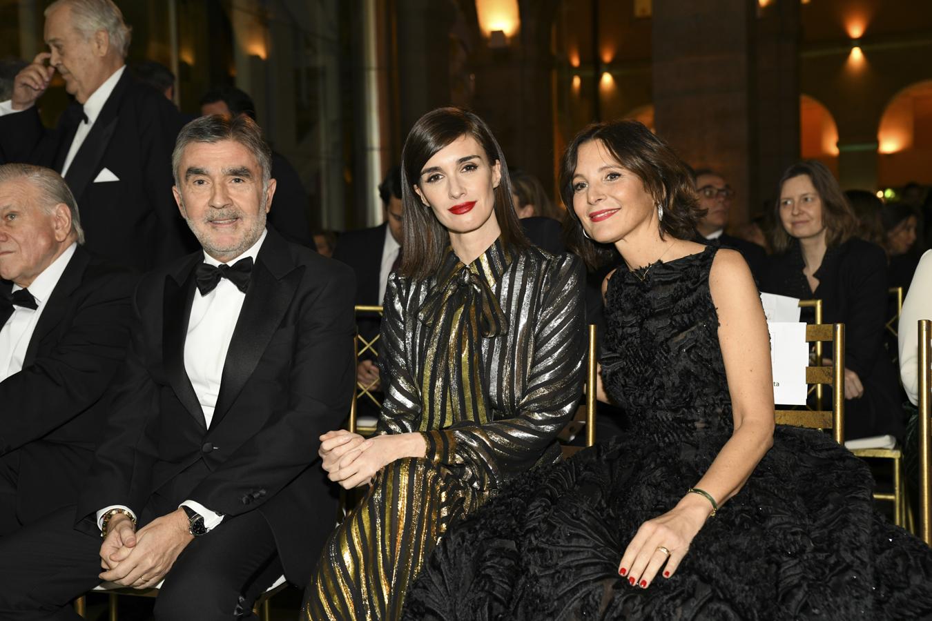 De Izquierda a derecha: Iñaki Arechabaleta, presidente de Taller de Editores, Paz Vega y Laura Ruiz de Galarreta, directora general de Mujerhoy.