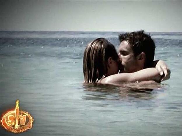 La imagen del beso entre Hugo Sierra e Ivana Icardi que se ha hecho viral.