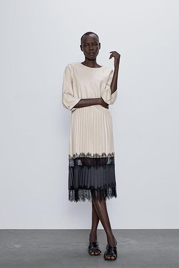 El vestido de Zara, con efecto piel y encaje.