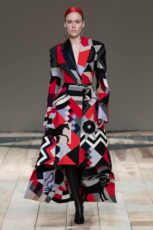 Desfile de Alexander McQueen.